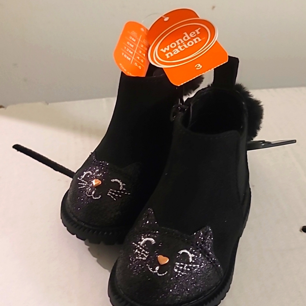 Wonder nation toddler boots, black with a cute cat face. Size 3.